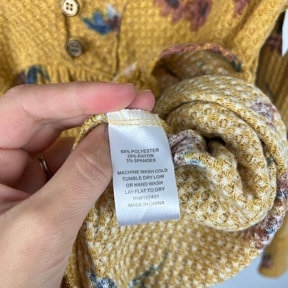 Bloomfield Mustard Yellow Floral Waffle Knit V Neck Top M NWT - Picture 4 of 6